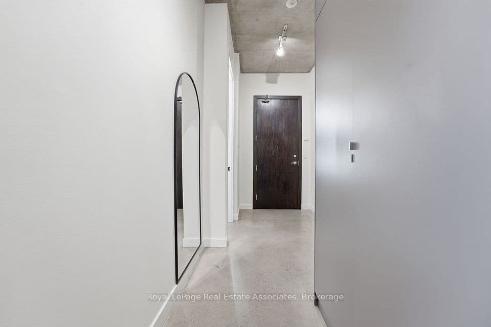 19 Brant Street 204, Toronto, ON M5V 2L2 – photo 2
