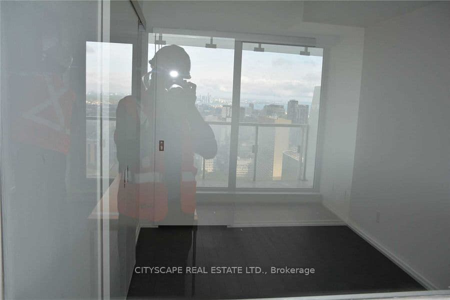 197 Yonge Street 4810, Toronto, ON M5B 1M4 – photo 2
