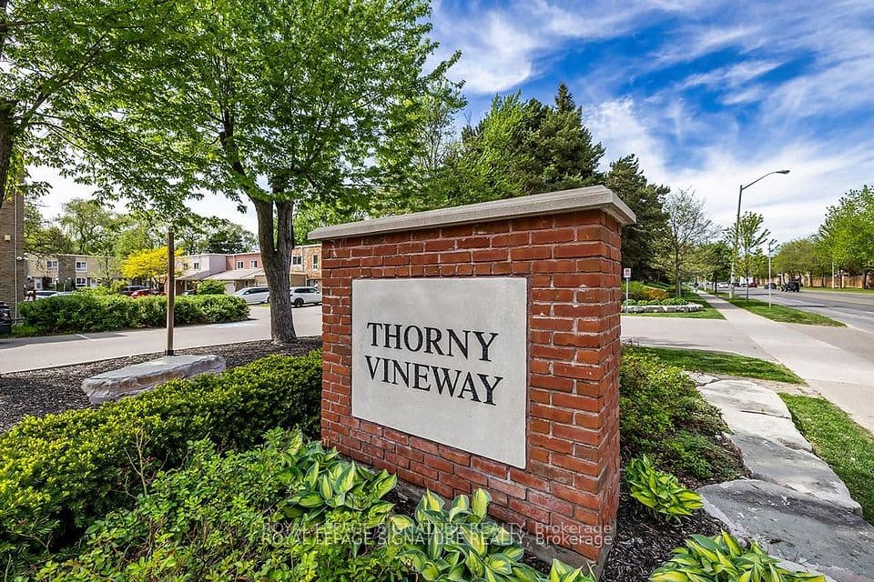 106 Thorny Vineway, Toronto, ON M2J 4J5 – photo 2