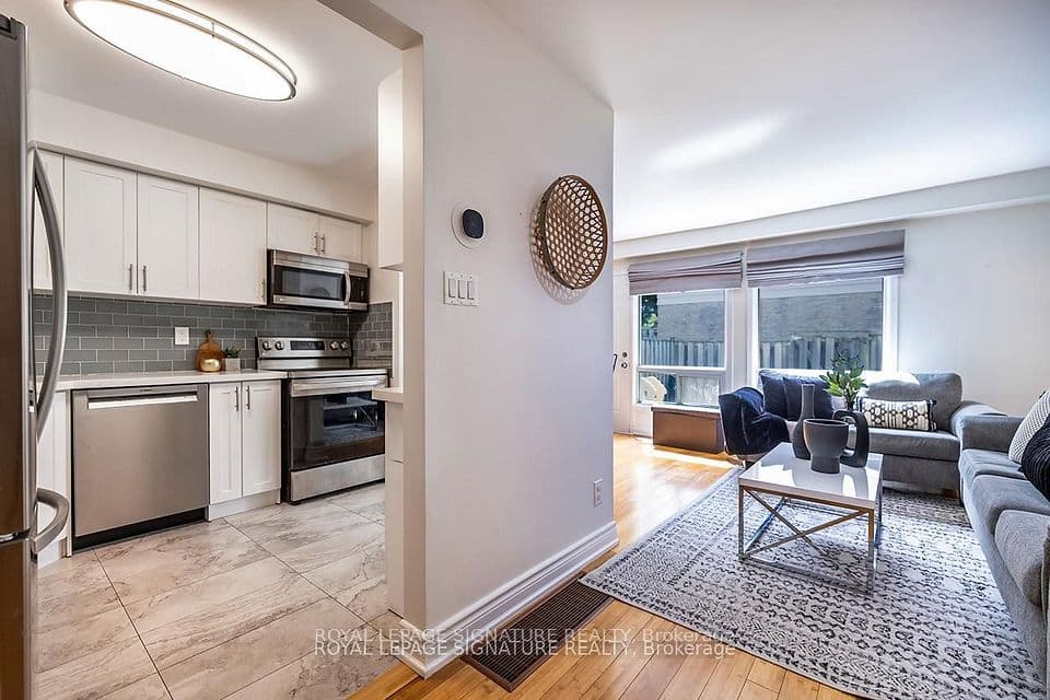 106 Thorny Vineway, Toronto, ON M2J 4J5 – photo 3