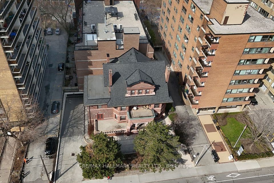 212 St. George Street 106, Toronto, ON M5R 2N5 – photo 2