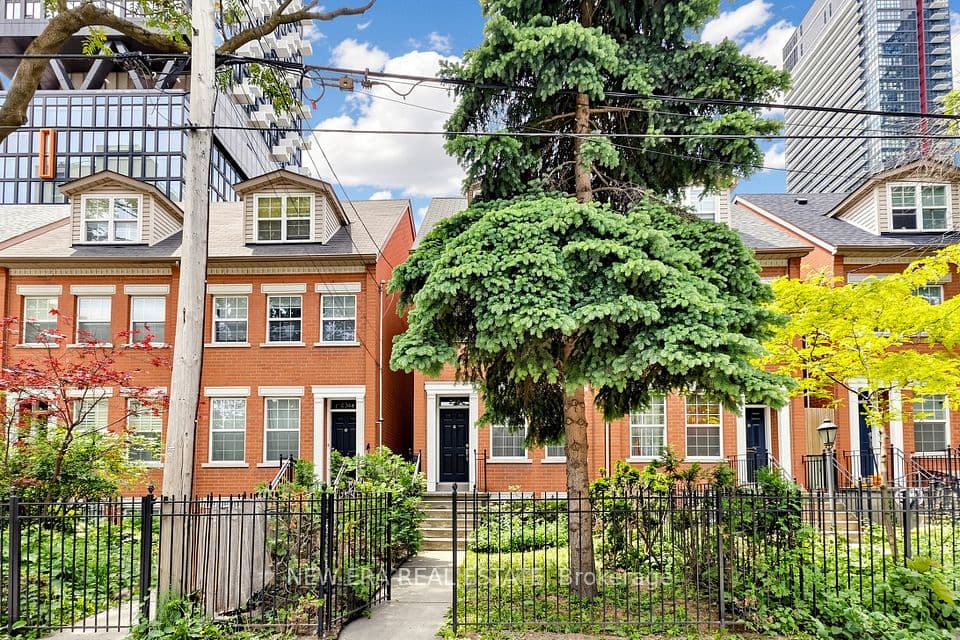 238 George Street, Toronto, ON M5A 2N1 – main photo