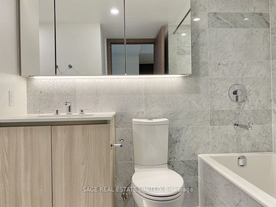 17 Bathurst Street 801, Toronto, ON M5V 0N1 – photo 3