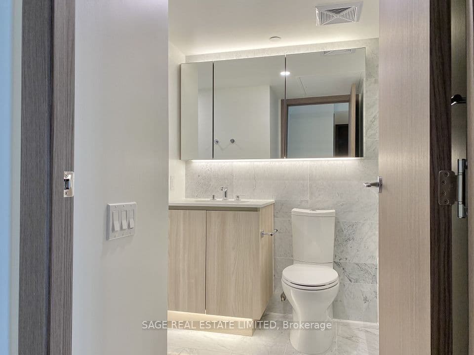 17 Bathurst Street 801, Toronto, ON M5V 0N1 – photo 2