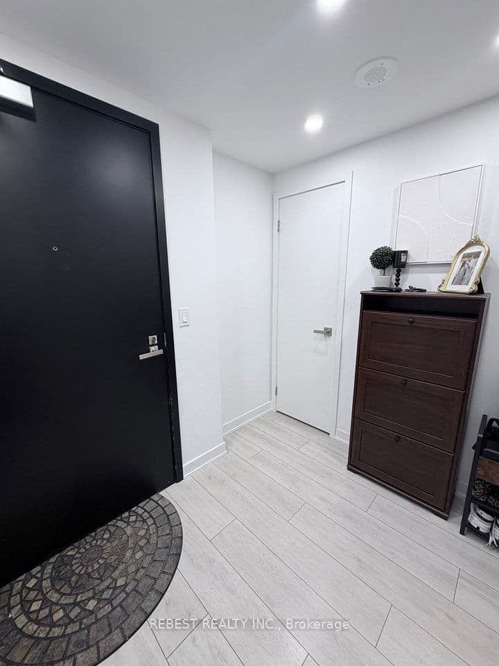 31 Tippett Road 547, Toronto, ON M3H 0C8 – photo 3