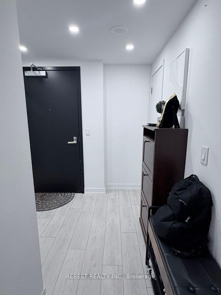 31 Tippett Road 547, Toronto, ON M3H 0C8 – photo 2