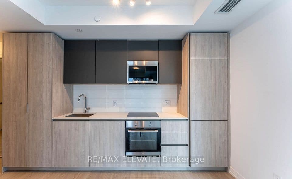 28 Widmer Street 3029, Toronto, ON M5V 0T2 – photo 3