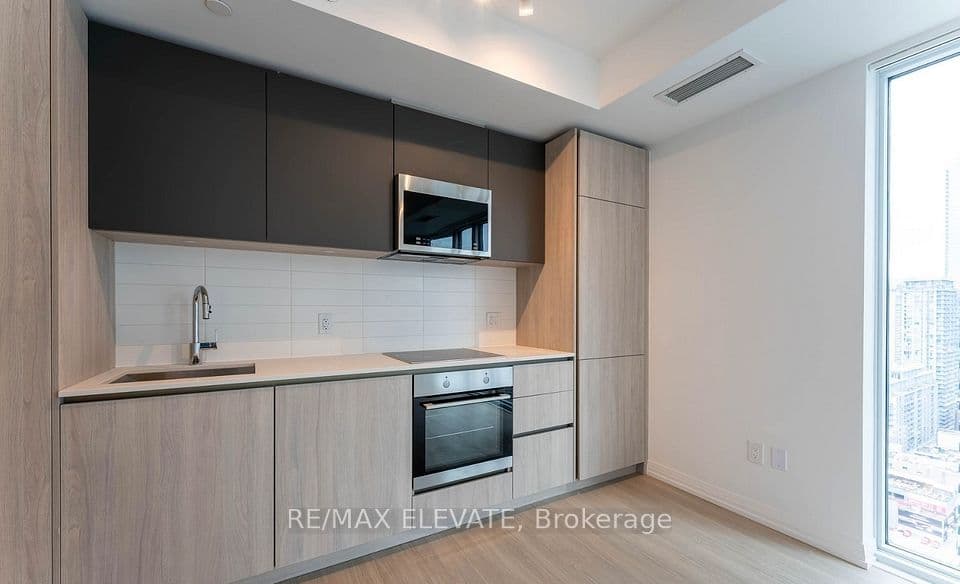 28 Widmer Street 3029, Toronto, ON M5V 0T2 – photo 2