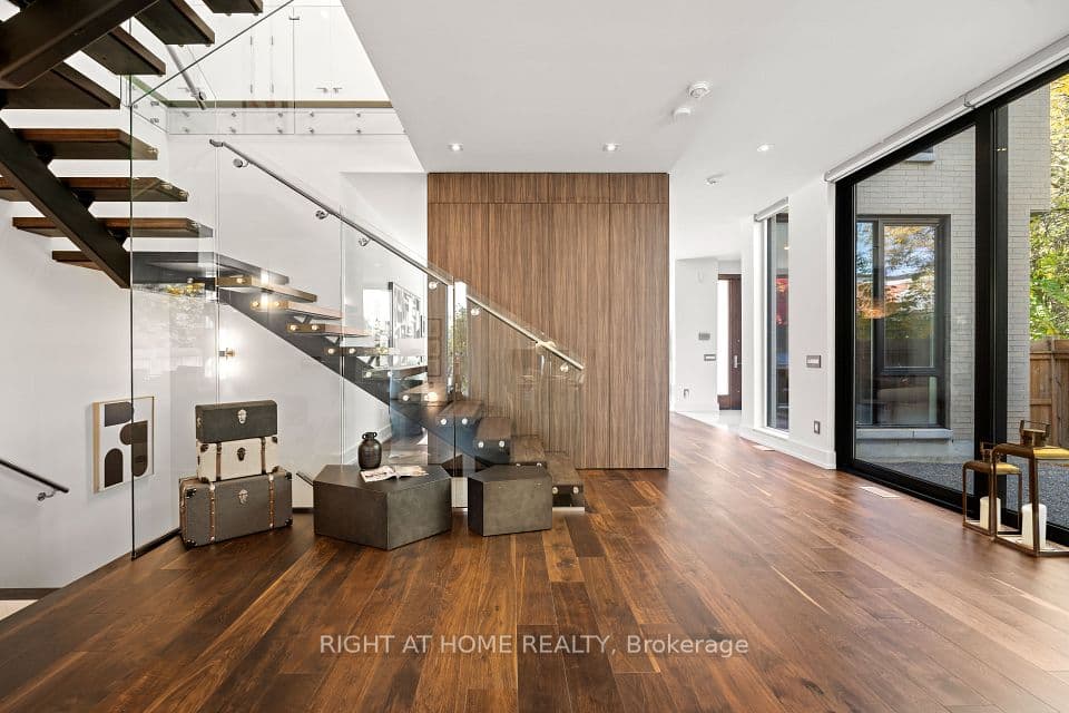 15 Fairmeadow Avenue, Toronto, ON M2P 0A5 – photo 3