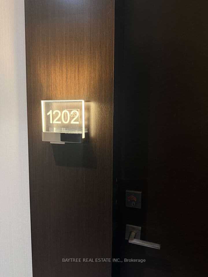 2221 Yonge Street 1202, Toronto, ON M4S 0B8 – main photo