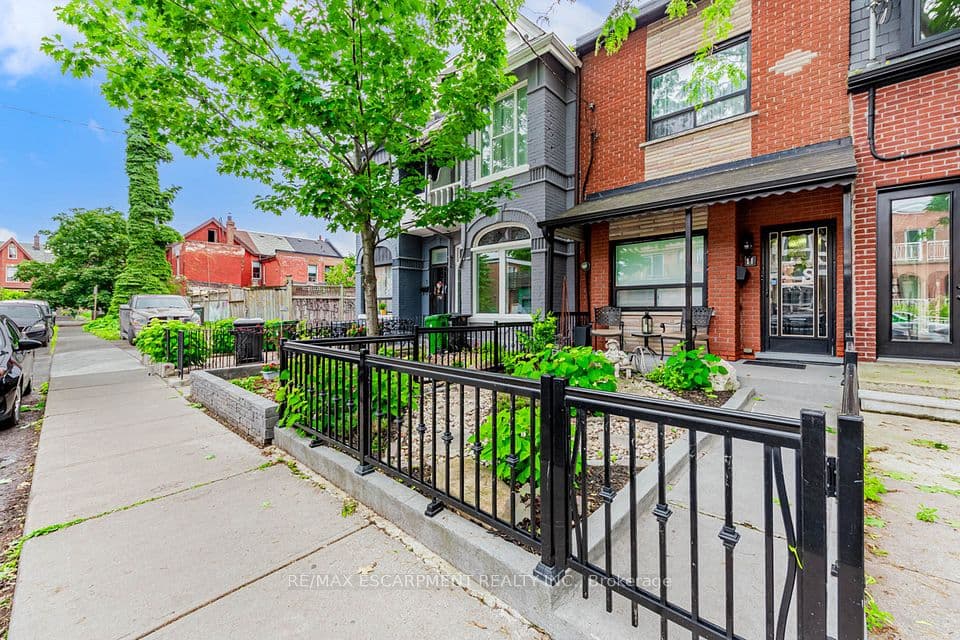 11 Alma Avenue, Toronto, ON M6J 1N2 – photo 3