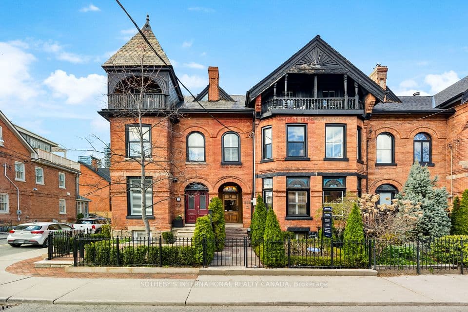 328 Wellesley Street E, Toronto, ON M4X 1H3 – main photo