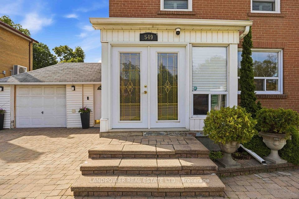 549 Lawrence Avenue W, Toronto, ON M6A 1A5 – photo 3