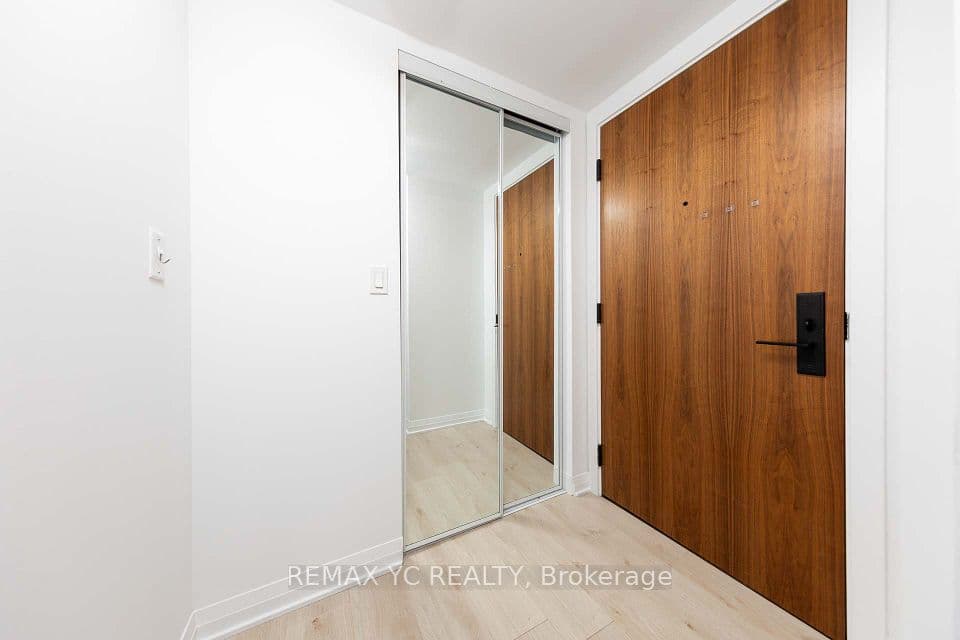 99 Foxbar Road 1908, Toronto, ON M4V 0B2 – photo 3