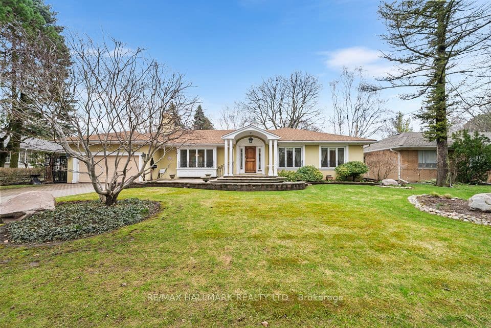 154 Valley Road, Toronto, ON M2L 1G4 – main photo