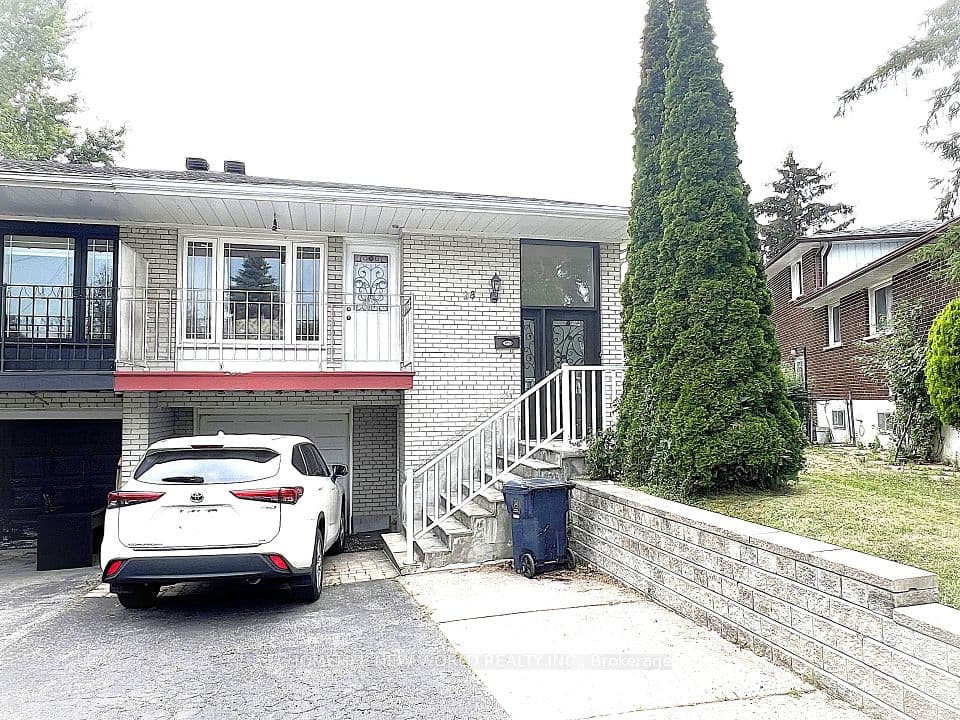 28 Greyhound Drive, Toronto, ON M2H 1K3 – main photo