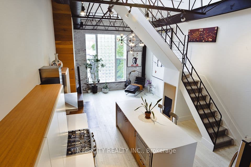 676 Richmond Street W 208, Toronto, ON M6J 1C3 – main photo