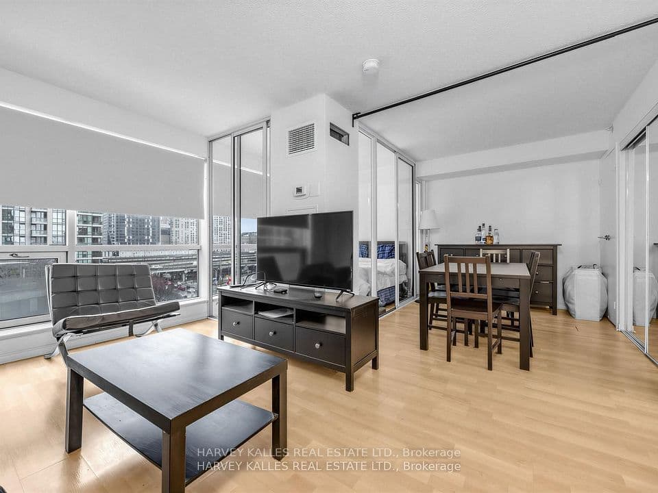 10 Yonge Street 705, Toronto, ON M5J 1R4 – photo 3