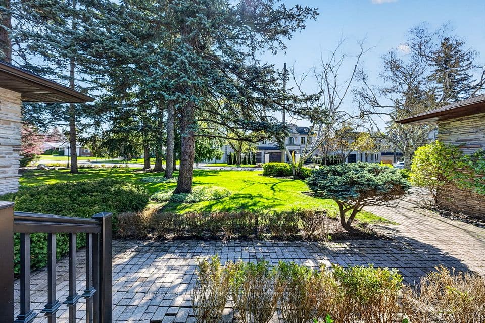 18 Brian Cliff Drive, Toronto, ON M3B 2G2 – photo 3