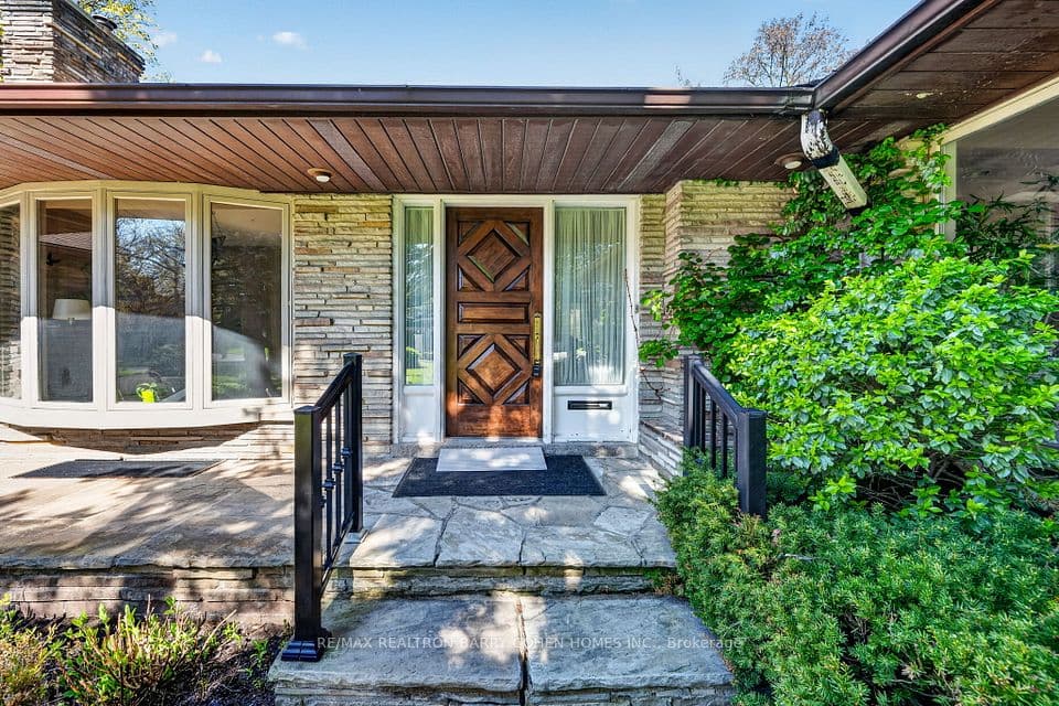 18 Brian Cliff Drive, Toronto, ON M3B 2G2 – photo 2