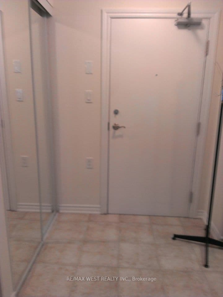 872 Sheppard Avenue W 316, Toronto, ON M3H 2T5 – photo 2