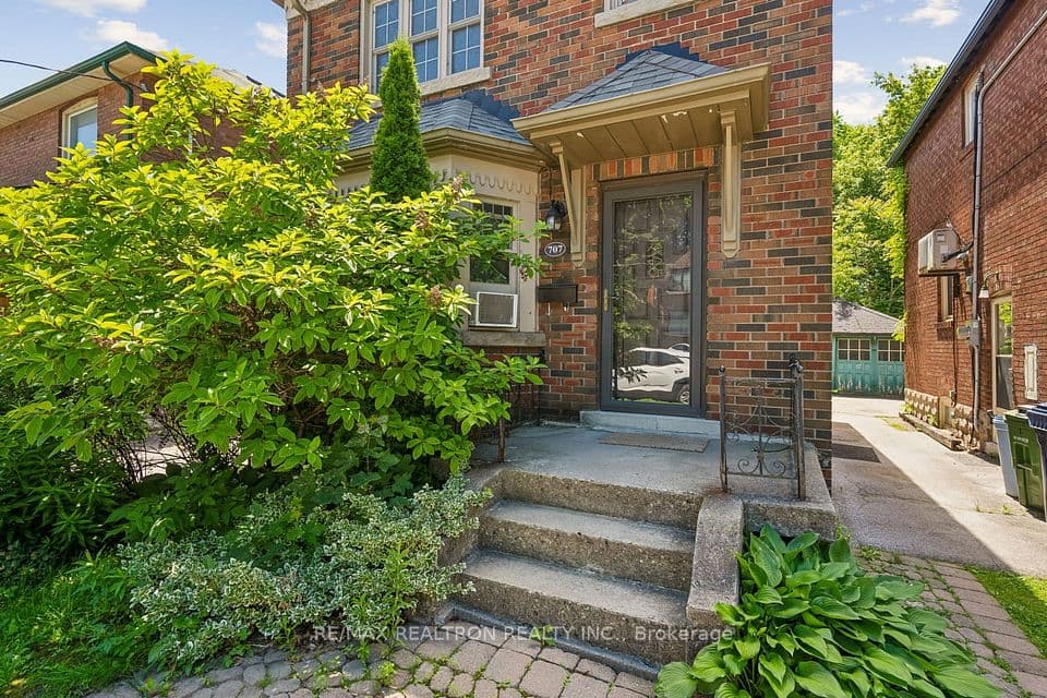 707 Hillsdale Avenue E, Toronto, ON M4S 1V4 – photo 2