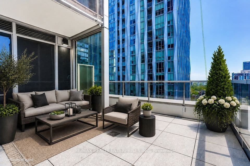11 Yorkville Avenue 2409, Toronto, ON M4W 0B7 – photo 3