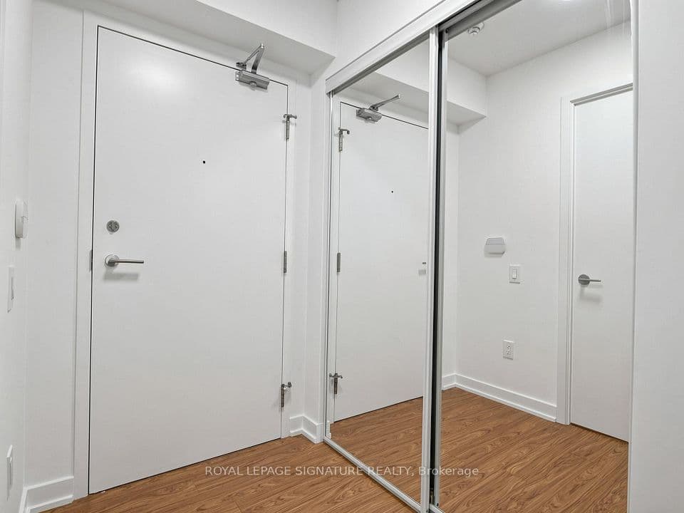 15 Singer Court 1211, Toronto, ON M2K 0B1 – photo 3