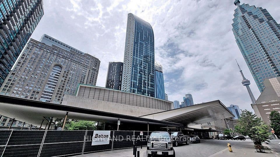 8 The Esplanade 2506, Toronto, ON M5E 0A6 – main photo