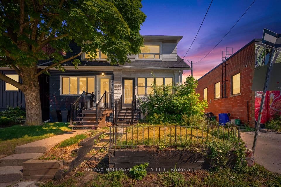 2 Amherst Avenue, Toronto, ON M6E 1Z3 – main photo