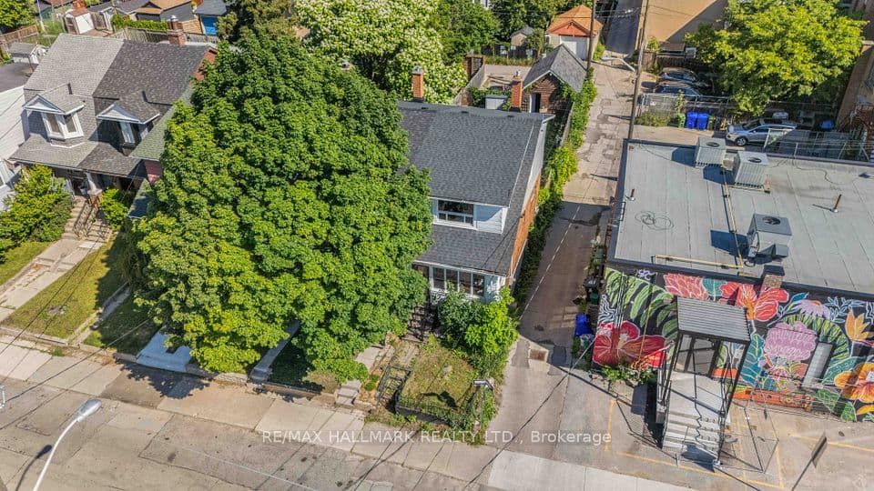 2 Amherst Avenue, Toronto, ON M6E 1Z3 – photo 3
