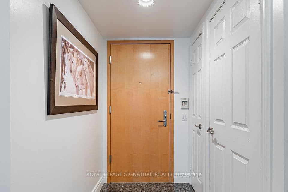 123 Eglinton Avenue E 813, Toronto, ON M4P 1J2 – photo 2