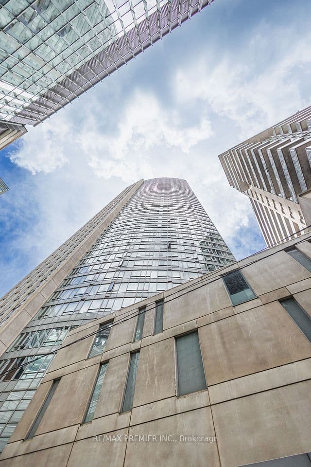 210 Victoria Street 4407, Toronto, ON M5B 2R3 – photo 2