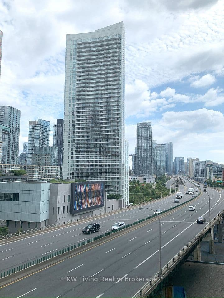 19 Bathurst Street 1006, Toronto, ON M5V 0N2 – photo 2