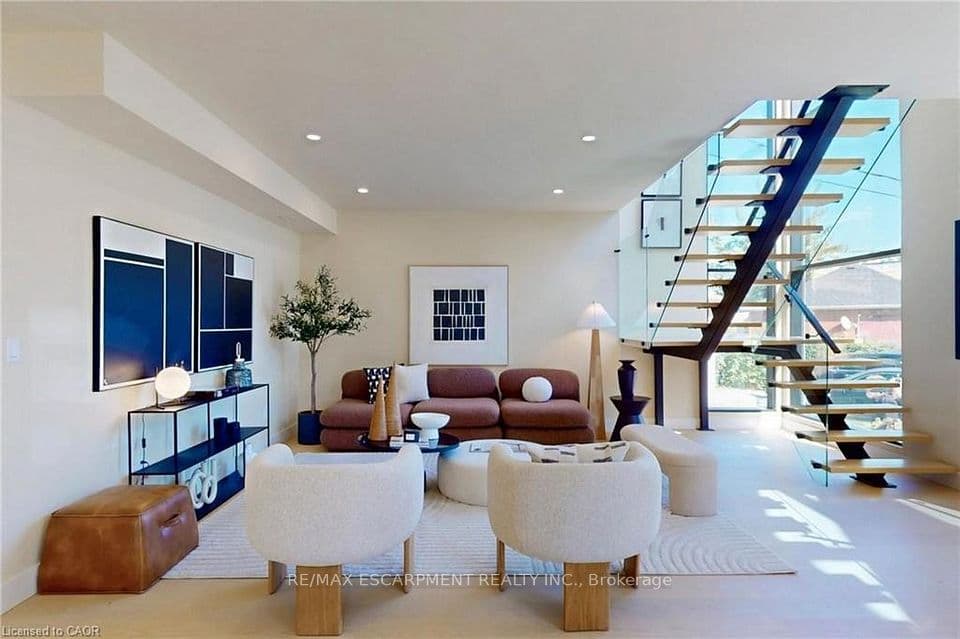 28 Dunsmore Gardens, Toronto, ON M3H 3M2 – main photo