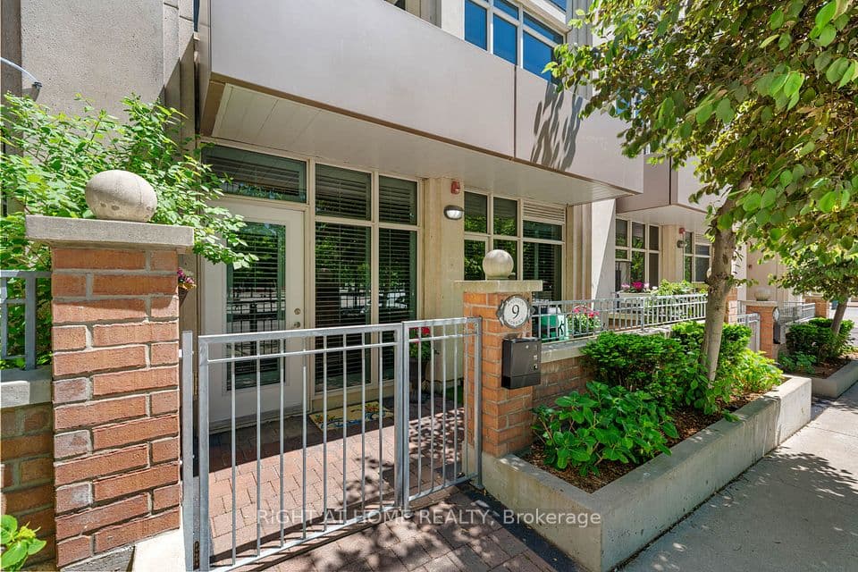 9 Bastion Street, Toronto, ON M5V 1A4 – main photo