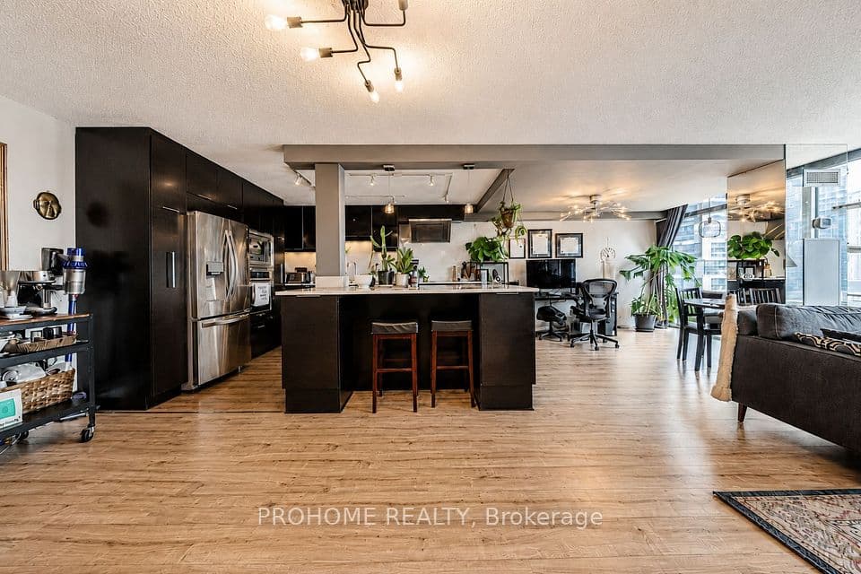 45 Carlton Street 1901, Toronto, ON M5B 2H9 – main photo