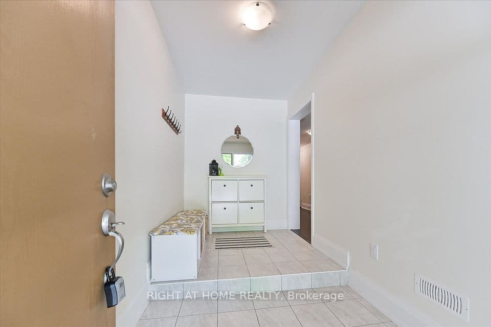 18 Kenneth Wood Crescent, Toronto, ON M2N 0K3 – photo 2