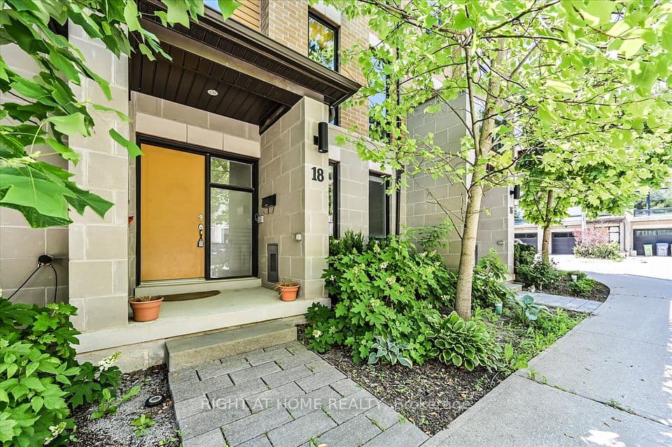 18 Kenneth Wood Crescent, Toronto, ON M2N 0K3 – main photo