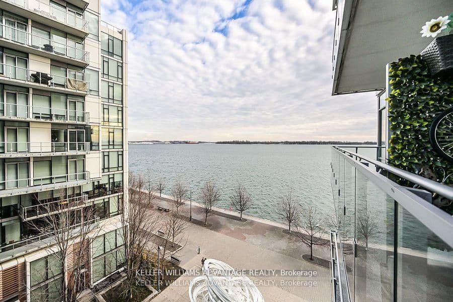 29 Queens Quay E 616, Toronto, ON M5E 0A4 – main photo