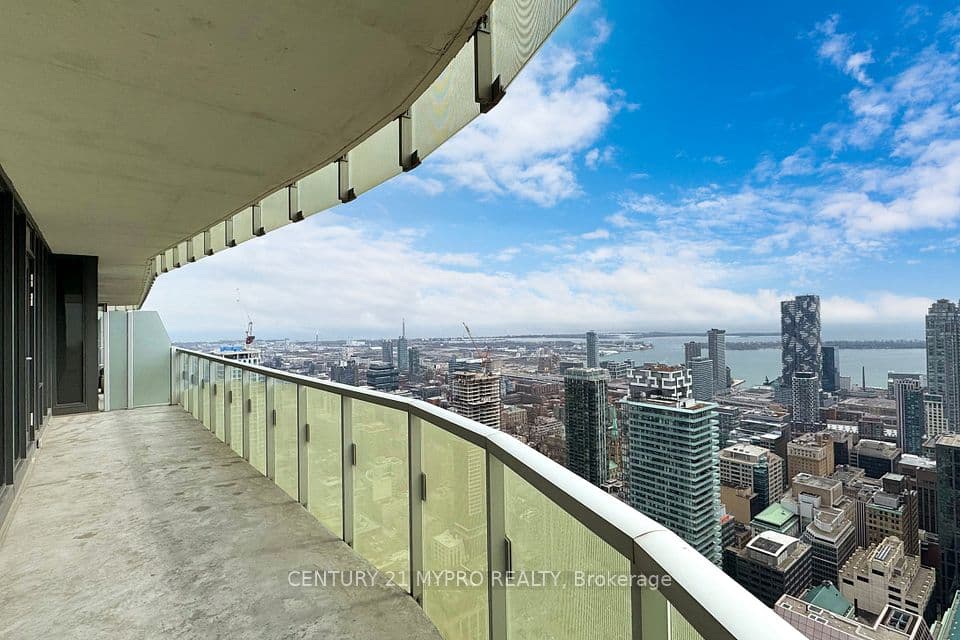 197 Yonge Street 3109, Toronto, ON M5B 1M4 – main photo