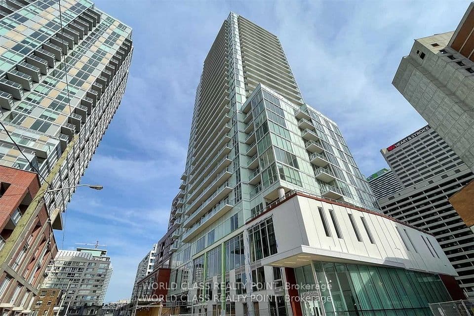 33 Helendale Avenue 1404, Toronto, ON M4R 0A4 – main photo