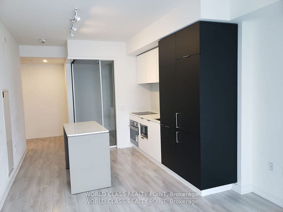 33 Helendale Avenue 1404, Toronto, ON M4R 0A4 – photo 2