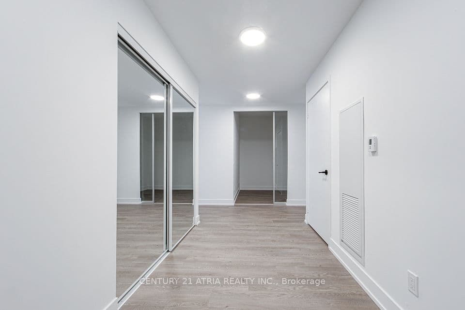 308 Jarvis Street 819, Toronto, ON M5A 2P2 – main photo