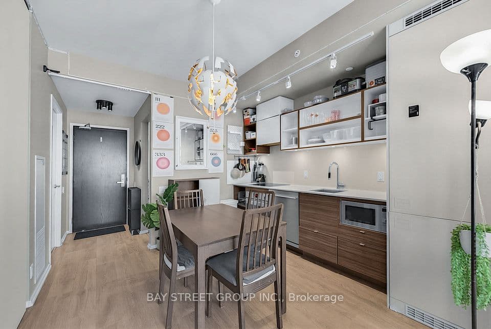 125 Peter Street 1803, Toronto, ON M5V 0M2 – photo 3