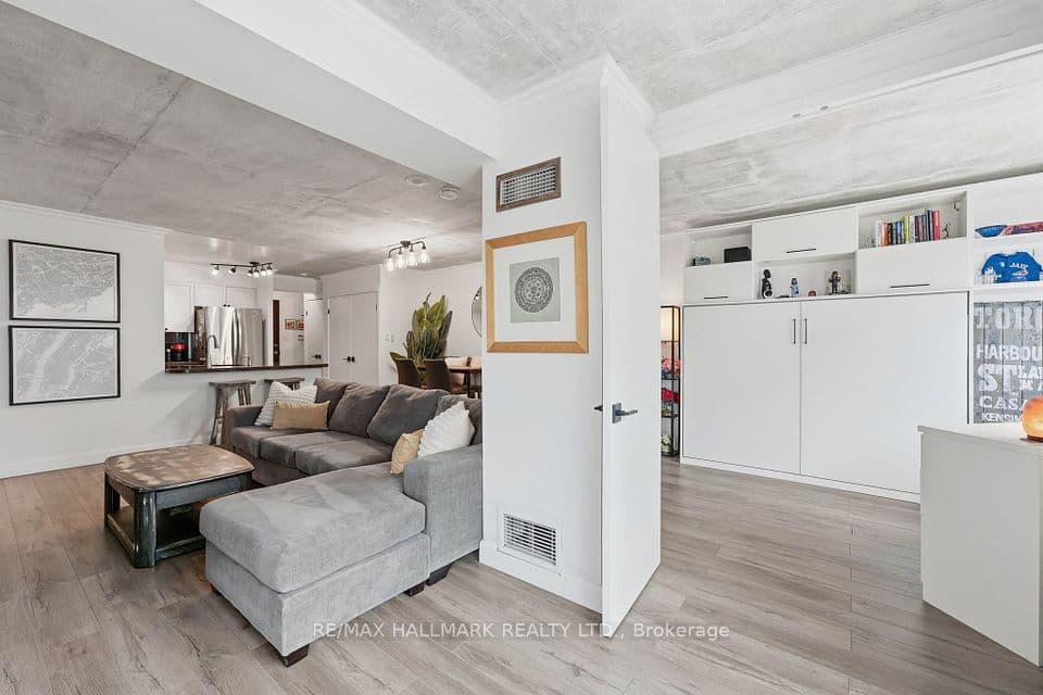 600 Queens Quay W 705, Toronto, ON M5V 3M3 – main photo