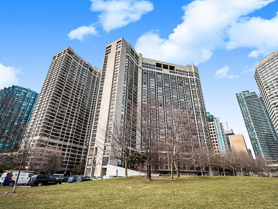 33 Harbour Square 1008, Toronto, ON M5J 2G2 – main photo