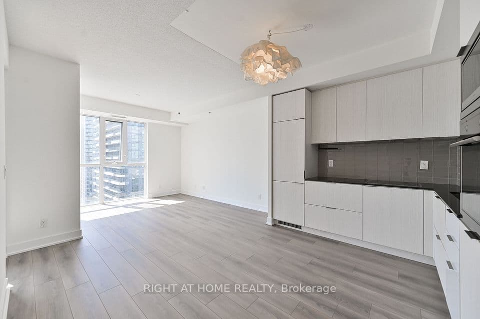 318 Richmond Street W 3506, Toronto, ON M5V 0B4 – photo 2