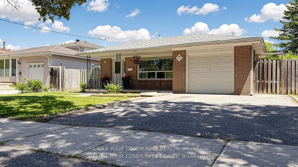 23 Lesgay Crescent, Toronto, ON M2J 2H9 – photo 2