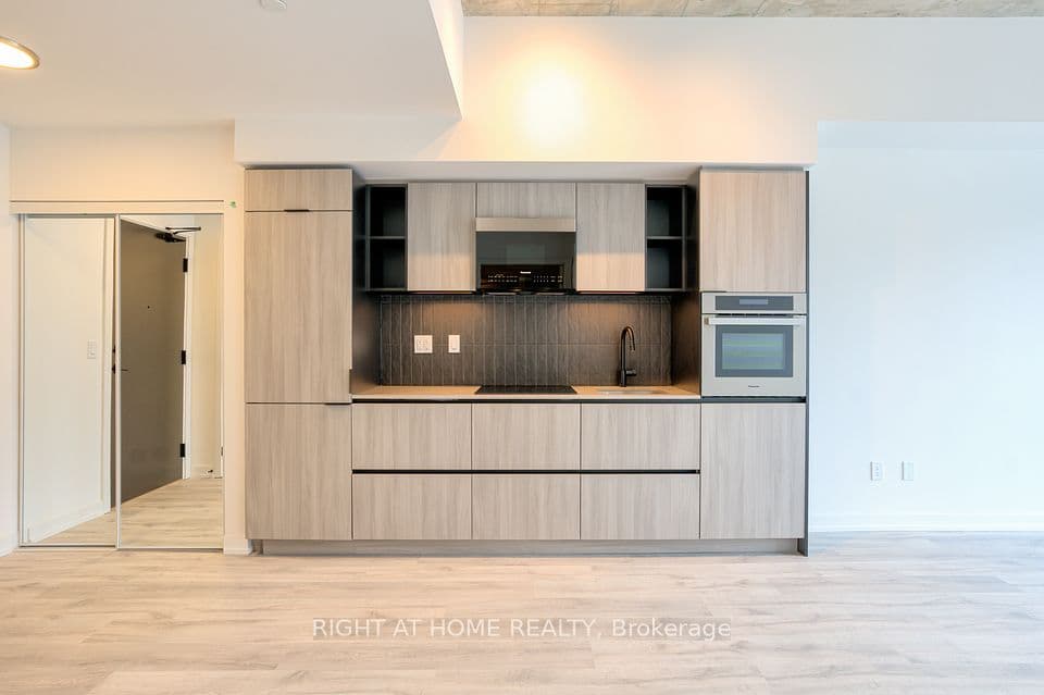 2 Augusta Avenue 704, Toronto, ON M5V 0T3 – photo 3